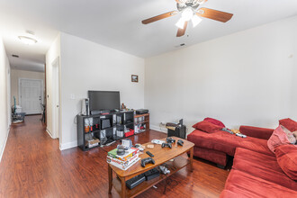 2911 N Ridgeway Ave, Unit 2F in Chicago, IL - Building Photo - Building Photo