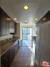 860 S Lucerne Blvd in Los Angeles, CA - Building Photo - Building Photo