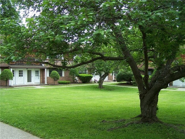 102 Park Ln in Warwick, NY - Building Photo - Building Photo