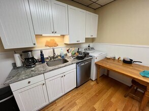 29 Cameron Ave, Unit 1 in Somerville, MA - Foto de edificio - Building Photo