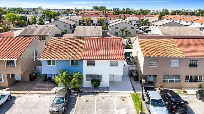 2412 W 54th Pl in Hialeah, FL - Building Photo - Building Photo