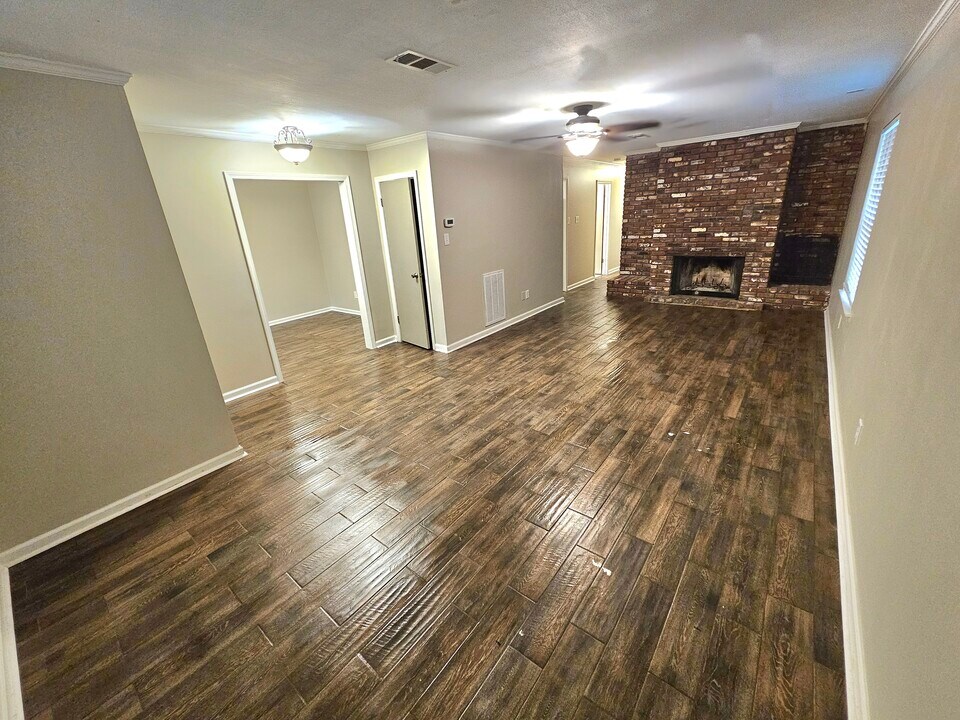 516 Colynwood Dr in Sherwood, AR - Foto de edificio