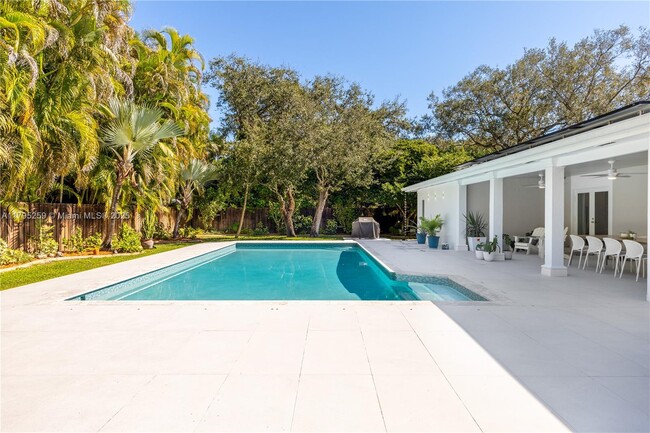 8295 SW 116th St in Miami, FL - Building Photo - Building Photo
