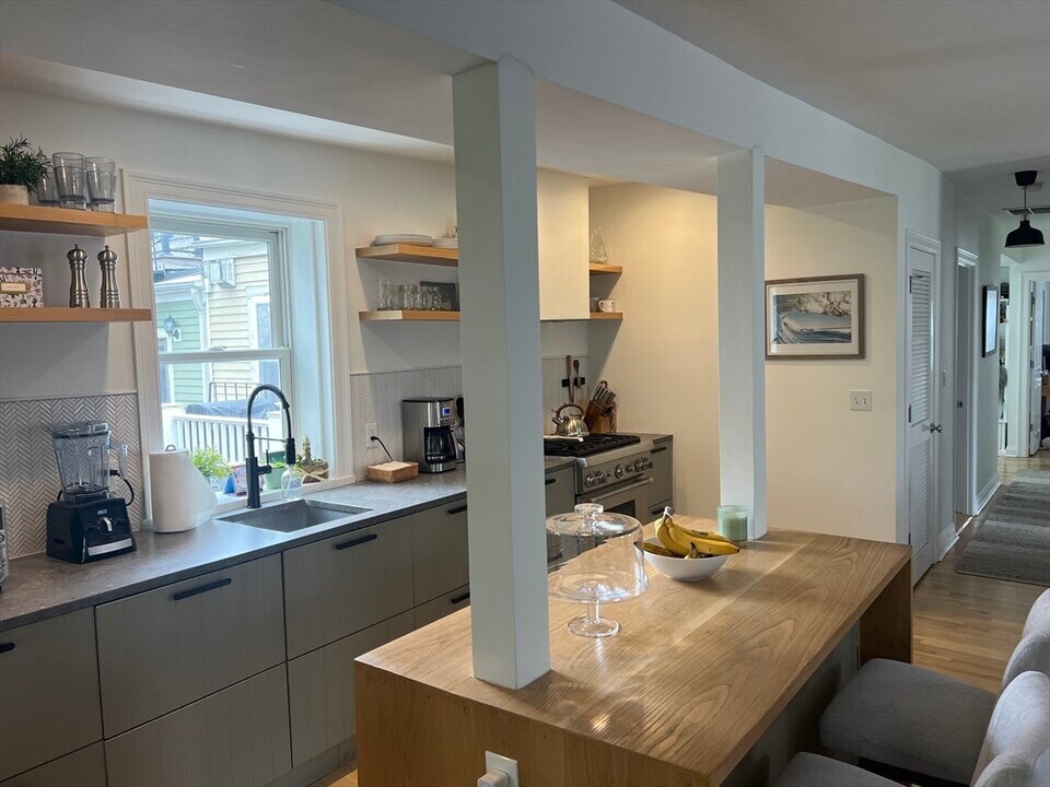 152 O St in Boston, MA - Building Photo