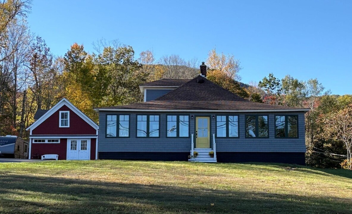 155 E View Dr in Cheshire, MA - Building Photo