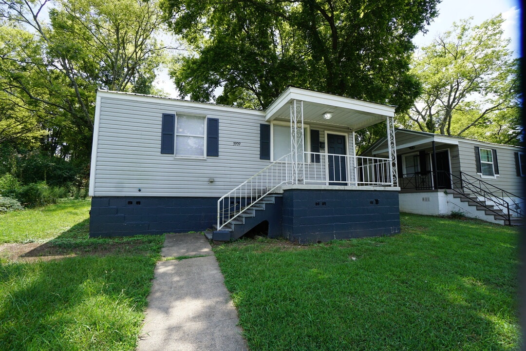 3909 39th Ct N in Birmingham, AL - Foto de edificio