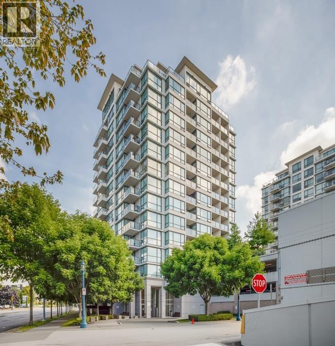 7555 Alderbridge Wy in Richmond, BC - Building Photo