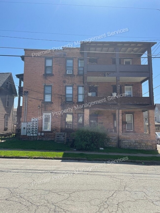 331 W North St