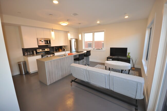 663 Massachusetts Ave, Unit 4 in Boston, MA - Building Photo - Building Photo