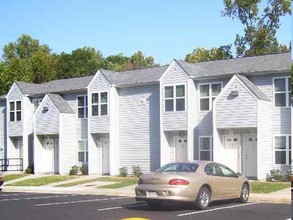 Meadows Apartments in Farmville, VA - Foto de edificio - Building Photo