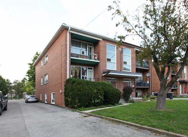 16-18 Wasdale Cres in Toronto, ON - Building Photo - Primary Photo