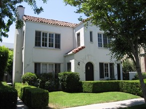 211-215 S Reeves Dr in Beverly Hills, CA - Building Photo - Building Photo