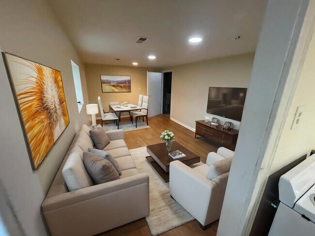 5056 W Henderson St in Chicago, IL - Building Photo - Building Photo