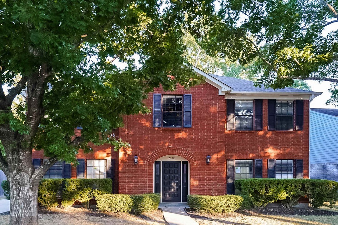7838 Sunny Ridge Dr in Houston, TX - Building Photo
