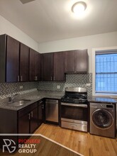 635 W Oakdale Ave, Unit 647-1 in Chicago, IL - Building Photo - Building Photo