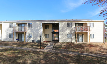 Tanglewood Apartments in Athens, AL - Building Photo - Building Photo