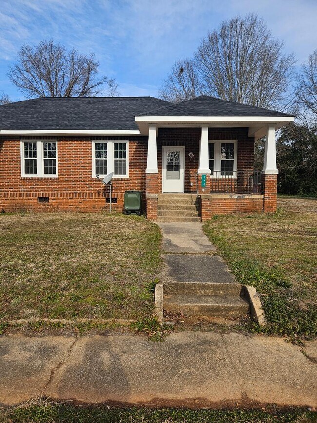 746 Truett Ave in Greenwood, SC - Building Photo - Building Photo