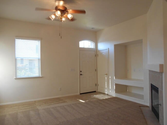 638 W Milano Ln in Clovis, CA - Building Photo - Building Photo