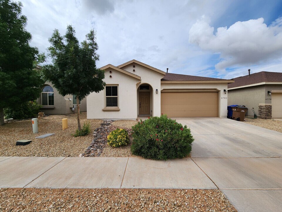 4782 La Poblana Ave in Las Cruces, NM - Building Photo