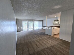 4045 E 3rd St in Long Beach, CA - Building Photo - Building Photo