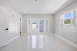 1221 SE 10th St in Deerfield Beach, FL - Building Photo - Building Photo