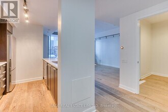 375 King St W in Toronto, ON - Building Photo - Building Photo