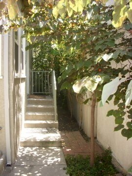 2118 N Glenoaks Blvd, Unit B in Burbank, CA - Building Photo