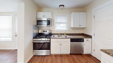 18 Whitney Rd in Latham, NY - Building Photo - Building Photo