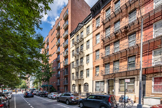 403 E 77th St in New York, NY - Building Photo - Building Photo