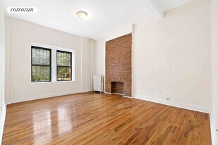 526 W 123rd St in New York, NY - Building Photo