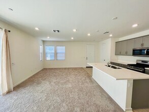 27019 Evening Sky Plz in Valencia, CA - Foto de edificio - Building Photo