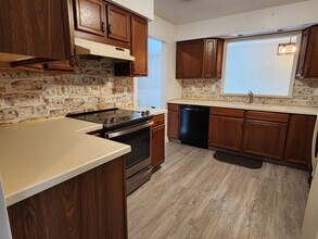 3500 Bristol Oxford Valley Rd, Unit 2 in Levittown, PA - Building Photo - Building Photo