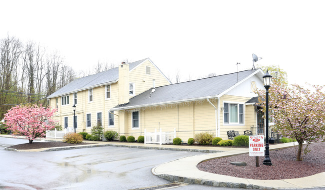 2 Old Tomahawk St in Yorktown Heights, NY - Building Photo - Building Photo