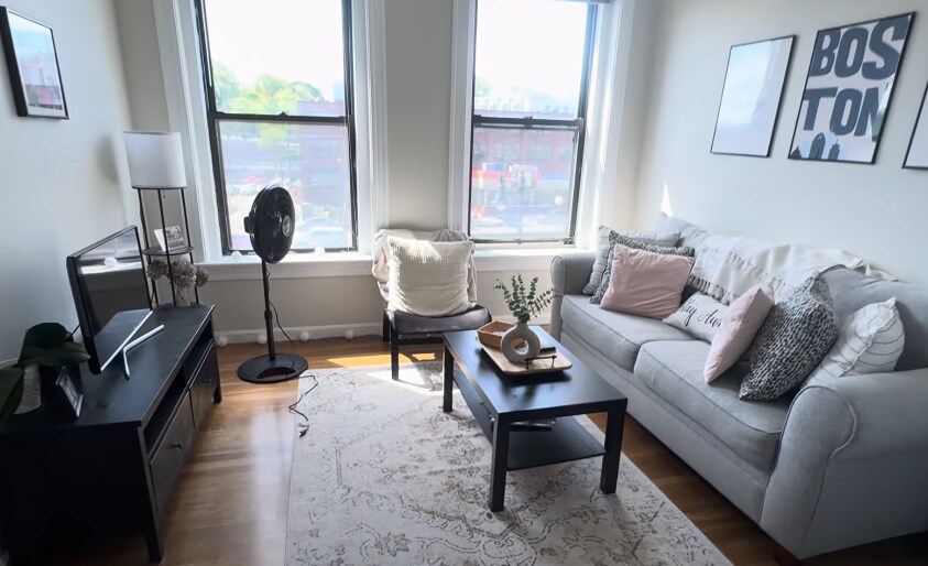 1932 Beacon St, Unit 3 in Boston, MA - Building Photo