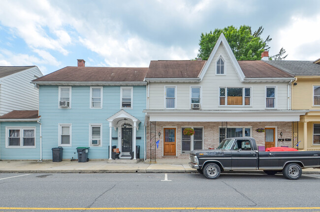 214 E Market St in Orwigsburg, PA - Building Photo - Building Photo