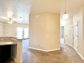 Prairie Pointe Apartments in Dodge City, KS - Building Photo - Interior Photo