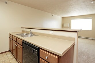 Harper Point Apartments in Sioux Falls, SD - Building Photo - Interior Photo