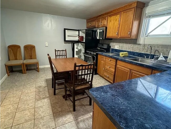 21 Throop Ave, Unit 1