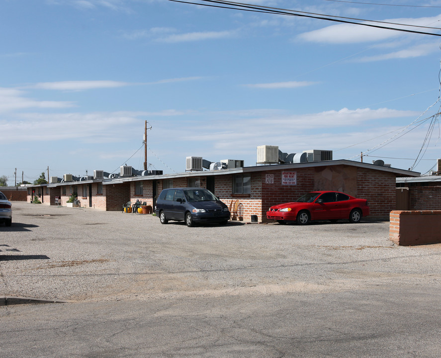 420-460 E Yavapai Rd in Tucson, AZ - Building Photo