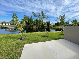 1423 Gleason Pkwy in Cape Coral, FL - Building Photo