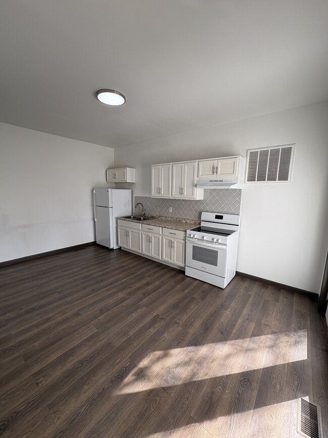 property at 253 W Morrison St