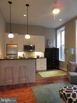 126 S 16th St in Philadelphia, PA - Building Photo