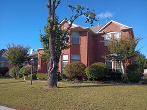 1321 Kentshire Cir in Plano, TX - Foto de edificio - Building Photo