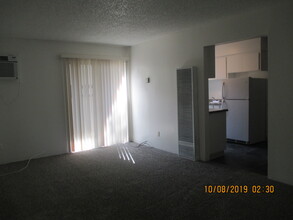 Sierra Glen Apartments in Modesto, CA - Building Photo - Building Photo