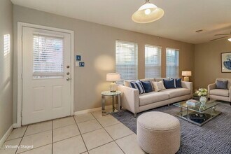 4939 N Cancun Dr in Houston, TX - Foto de edificio - Building Photo