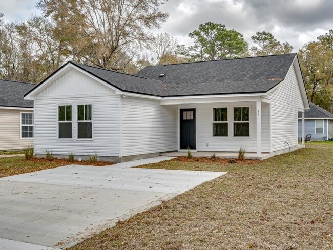 63 J R Milton Rd in Crawfordville, FL - Building Photo - Building Photo