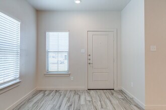 7030 41st St in Lubbock, TX - Foto de edificio - Building Photo