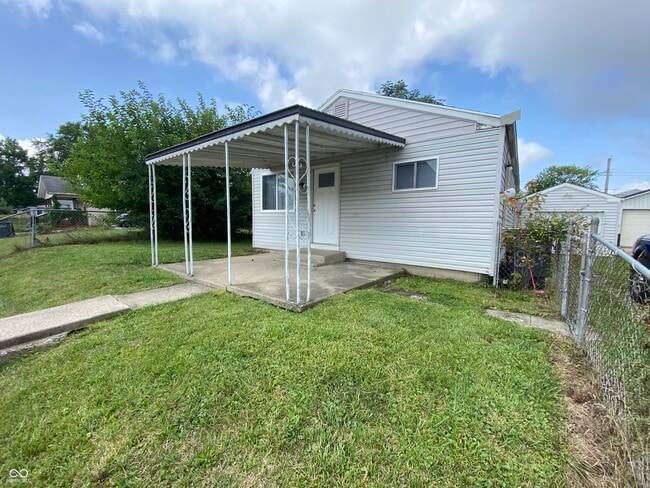 property at 815 S Calumet St