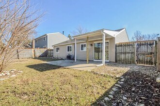 881 Edenwood Dr in Roselle, IL - Building Photo - Building Photo