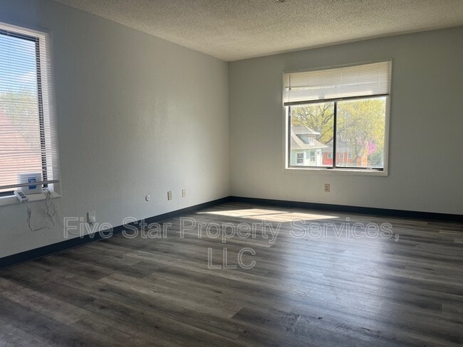 property at 619 S Walnut St